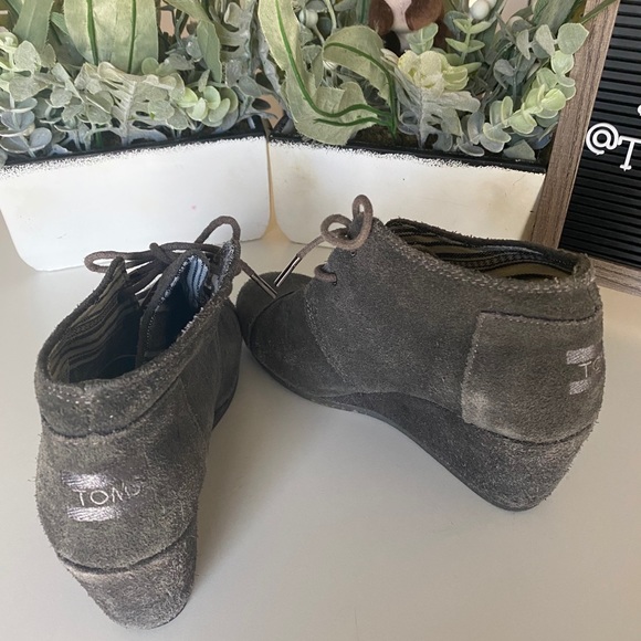 Tom’s so soft ankle Tie Booties - Picture 6 of 6